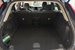 sininen Volvo XC60 2022 kuva 16.