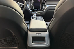 sininen Volvo XC60 2022 kuva 18.