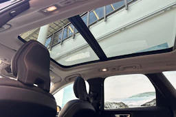 sininen Volvo XC60 2022 kuva 19.
