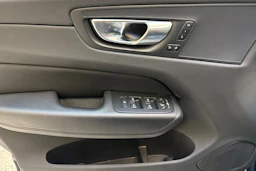 sininen Volvo XC60 2022 kuva 21.