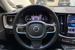 sininen Volvo XC60 2022 kuva 24.