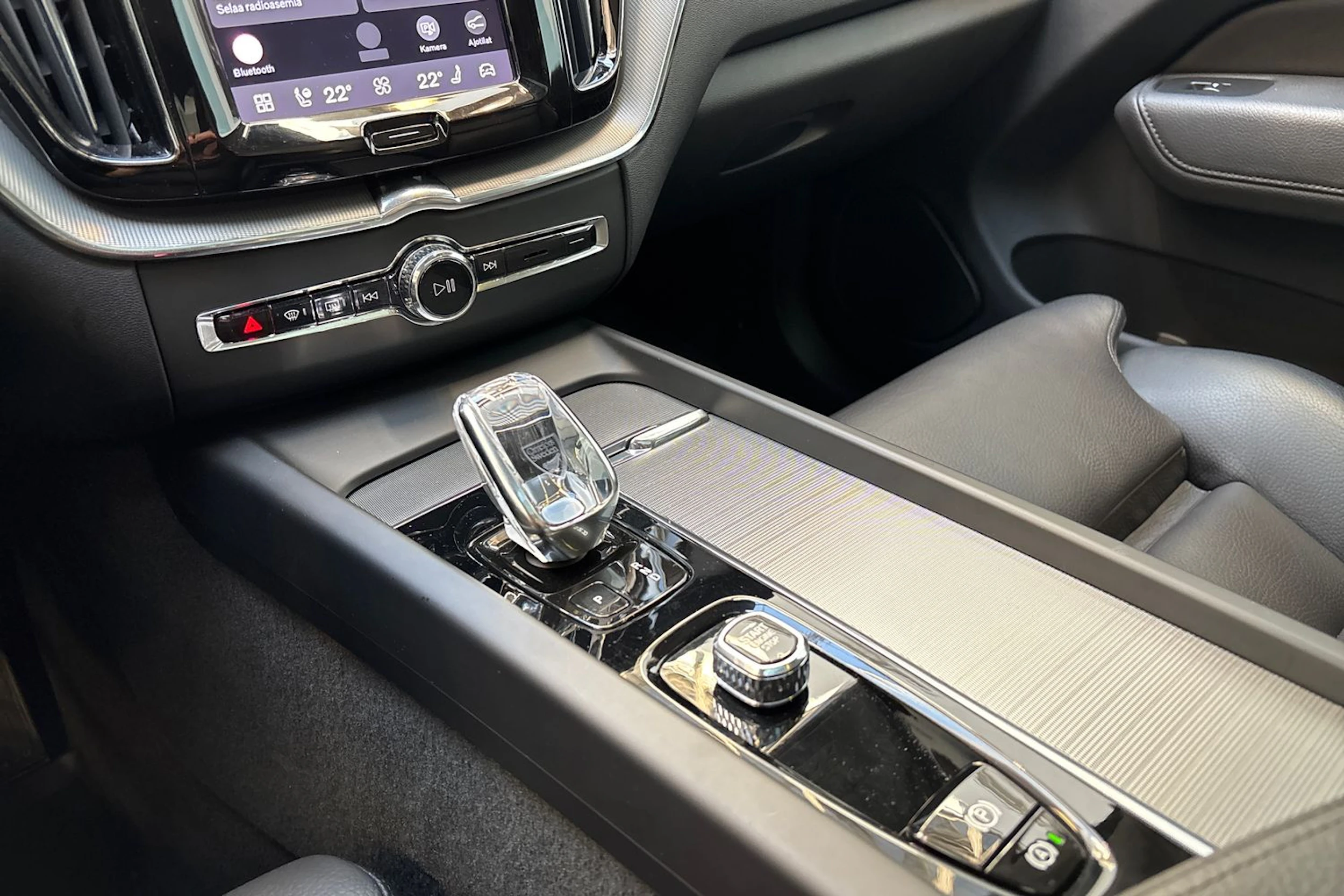 sininen Volvo XC60 2022 kuva 29.