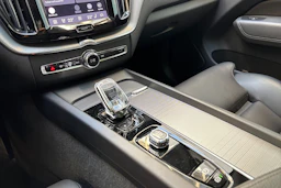 sininen Volvo XC60 2022 kuva 29.