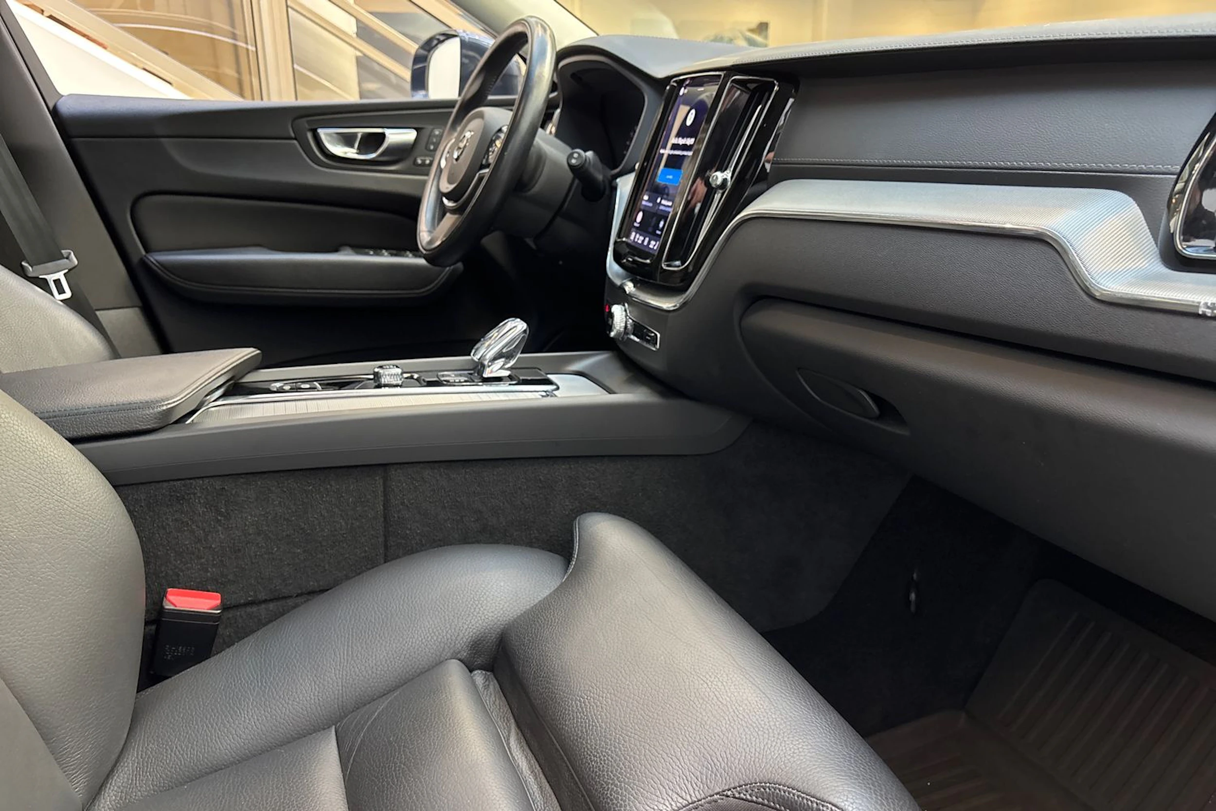 sininen Volvo XC60 2022 kuva 31.