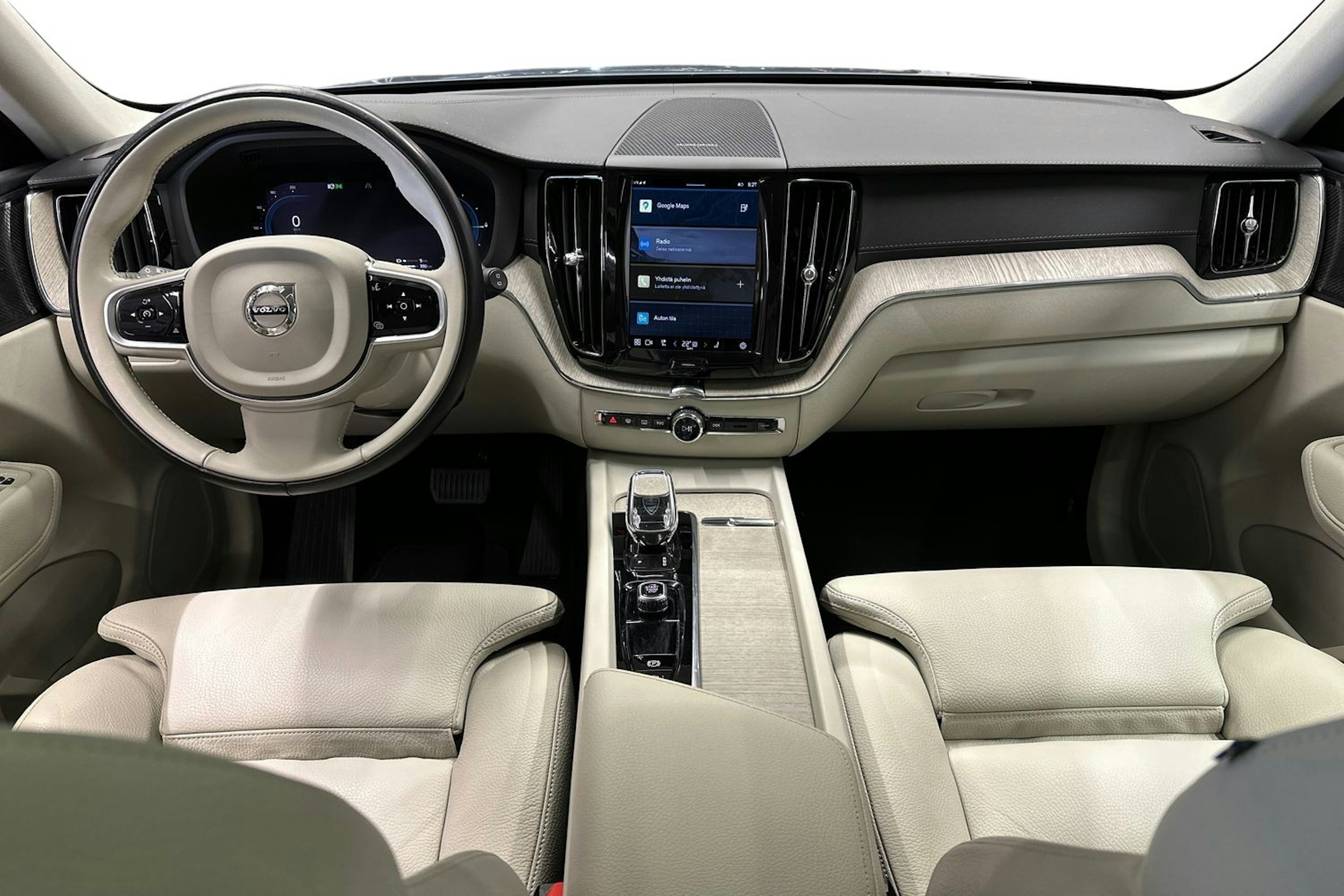 harmaa Volvo XC60 2022 kuva 9.