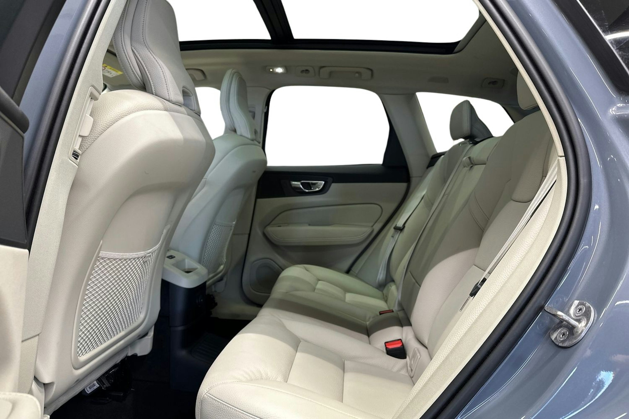 harmaa Volvo XC60 2022 kuva 10.