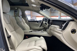 harmaa Volvo XC60 2022 kuva 13.