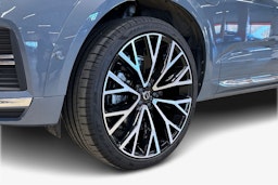 harmaa Volvo XC60 2022 kuva 17.