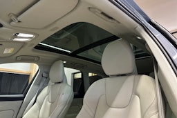 harmaa Volvo XC60 2022 kuva 19.
