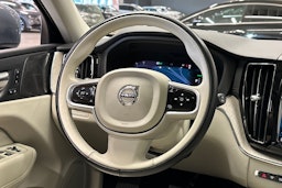 harmaa Volvo XC60 2022 kuva 28.
