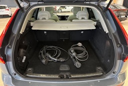 harmaa Volvo XC60 2022 kuva 36.