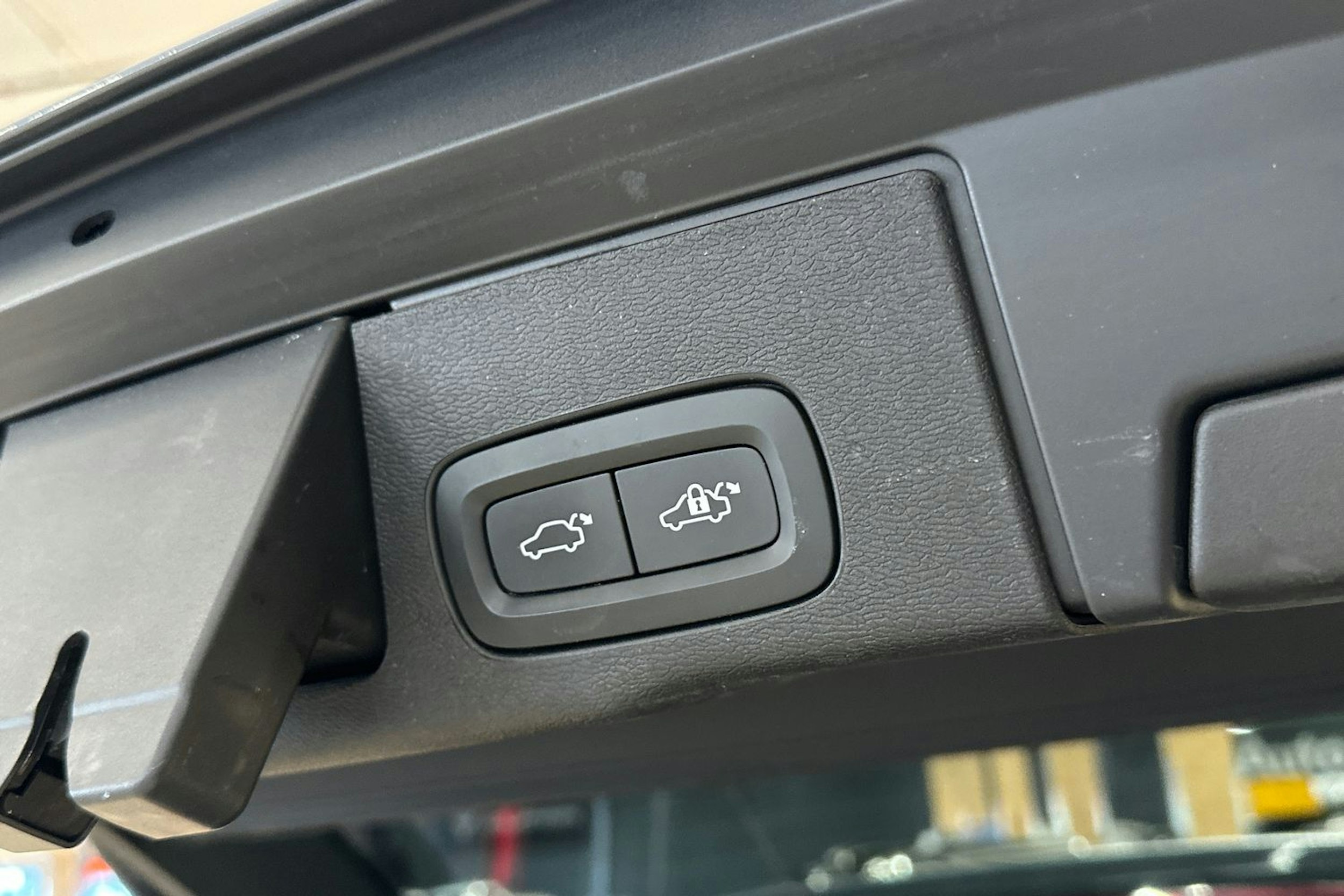 harmaa Volvo XC60 2022 kuva 39.