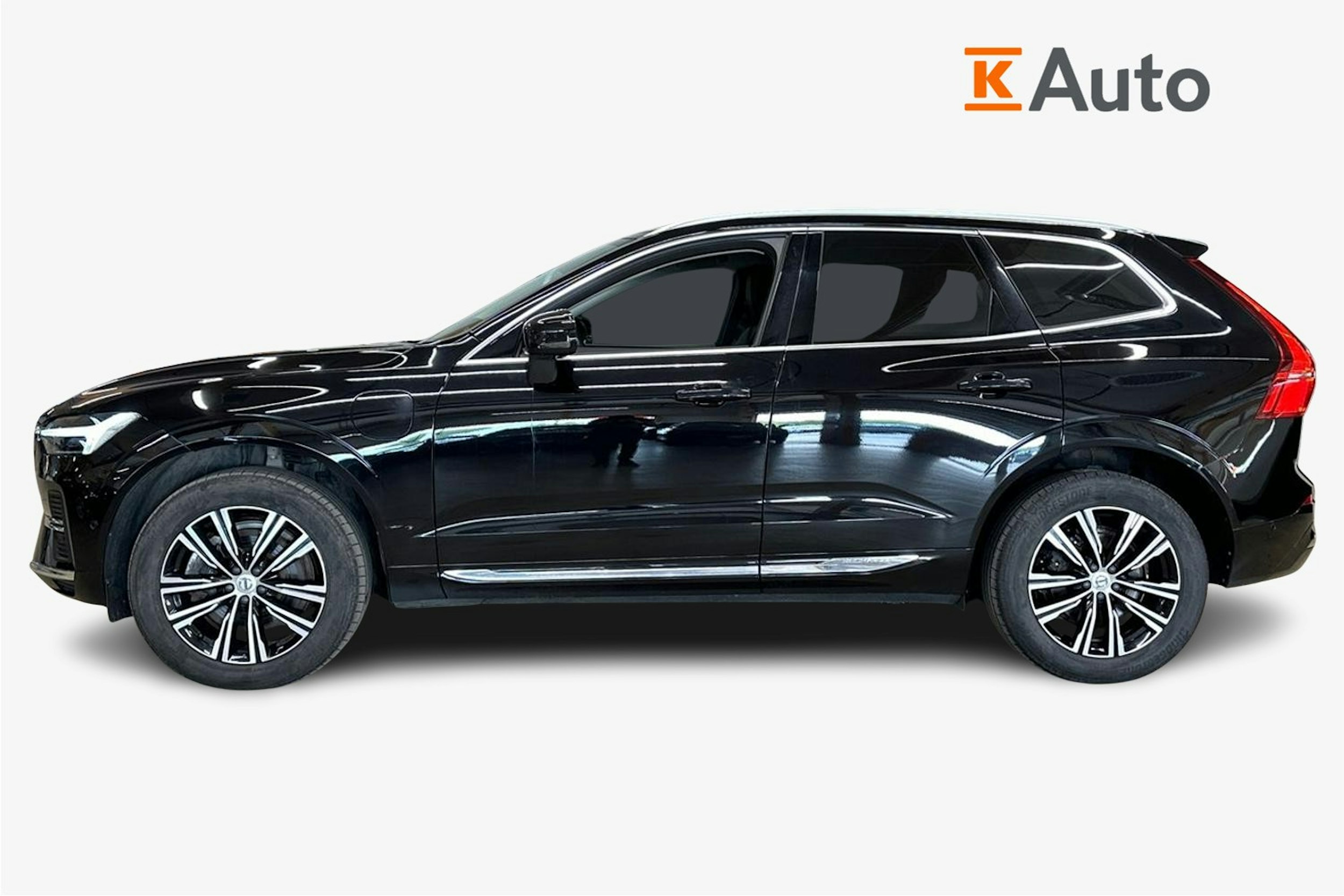 musta Volvo XC60 2022 kuva 6.