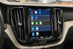 musta Volvo XC60 2022 kuva 22.