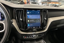 musta Volvo XC60 2022 kuva 23.