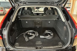musta Volvo XC60 2022 kuva 31.