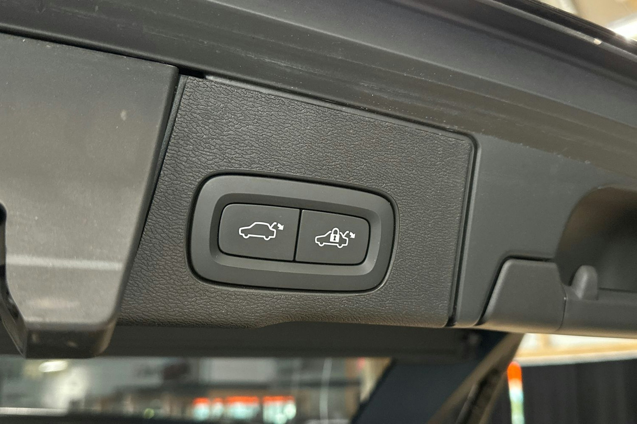 musta Volvo XC60 2022 kuva 34.