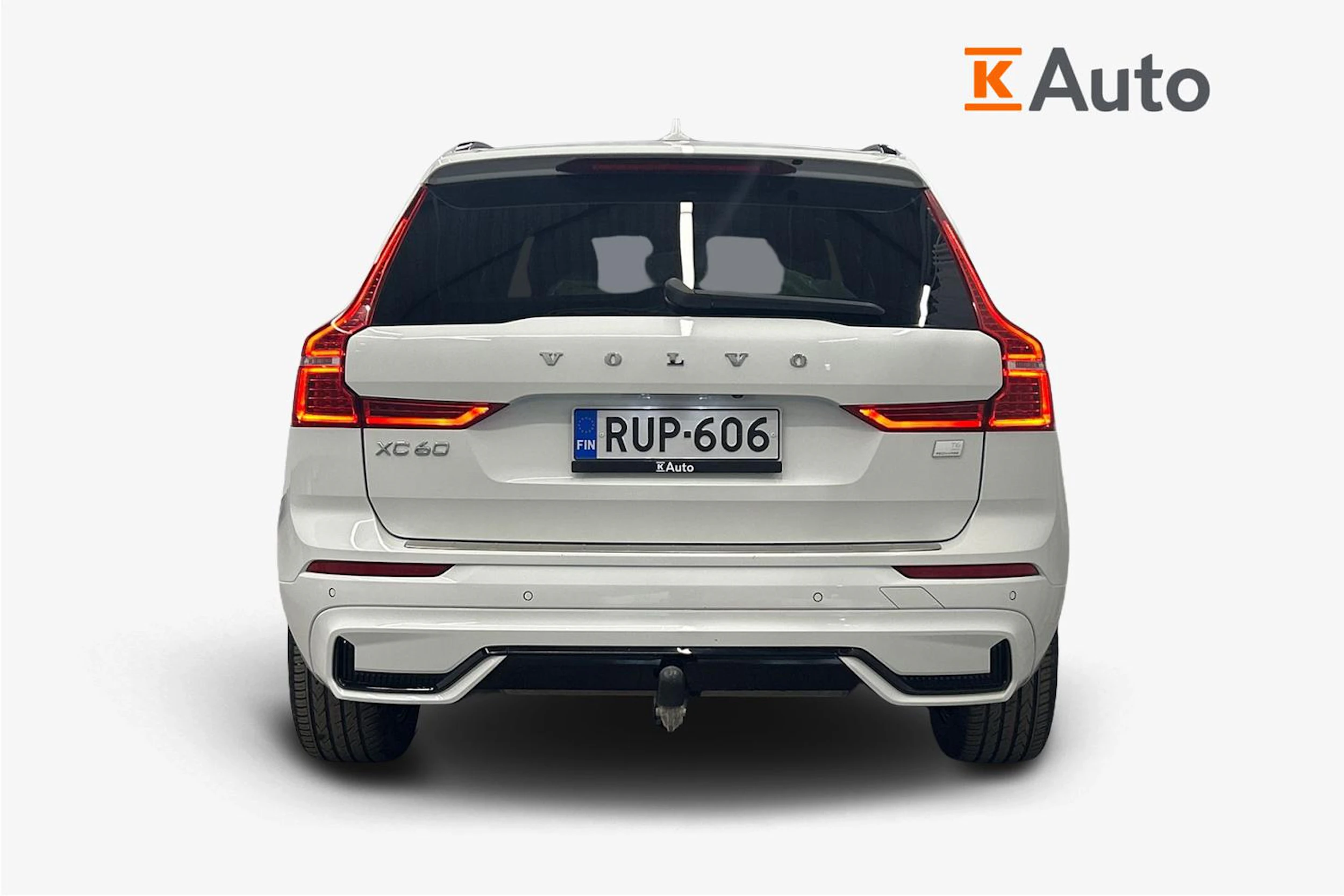 valkoinen Volvo XC60 2022 kuva 3.