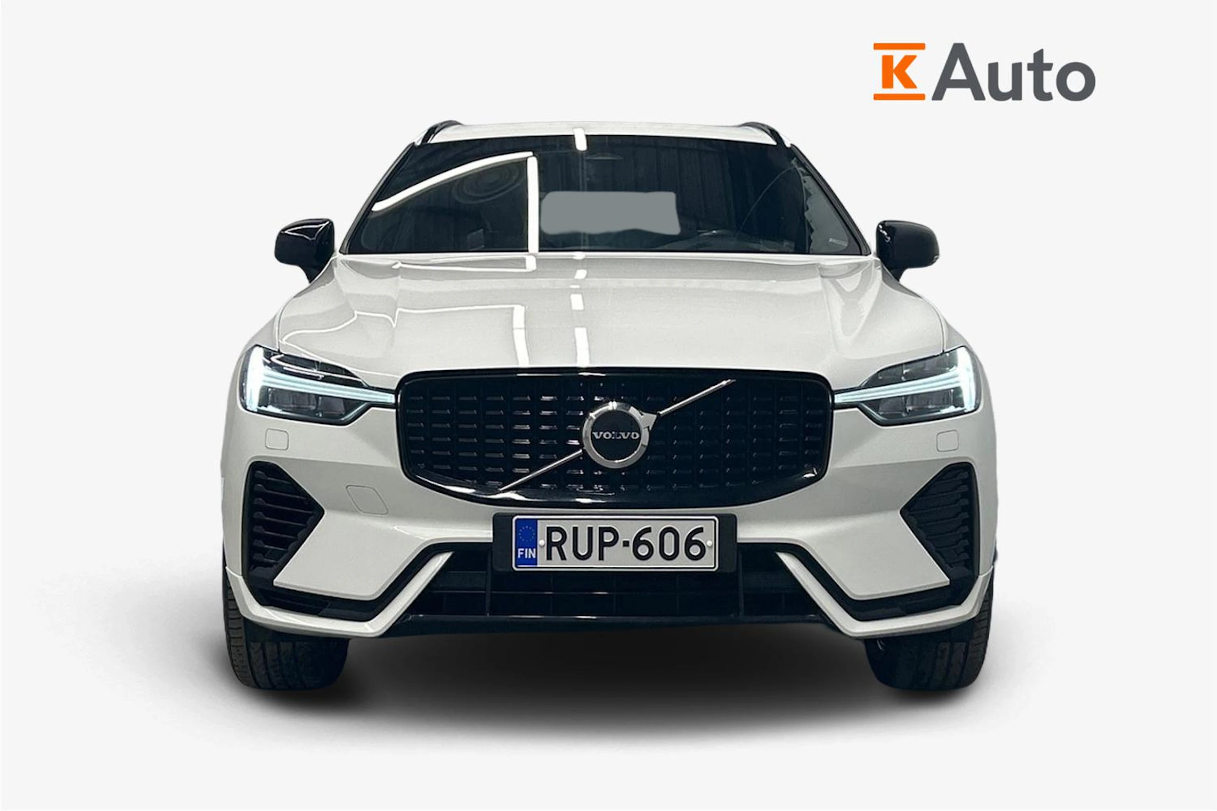 valkoinen Volvo XC60 2022 kuva 4.