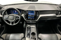 valkoinen Volvo XC60 2022 kuva 7.