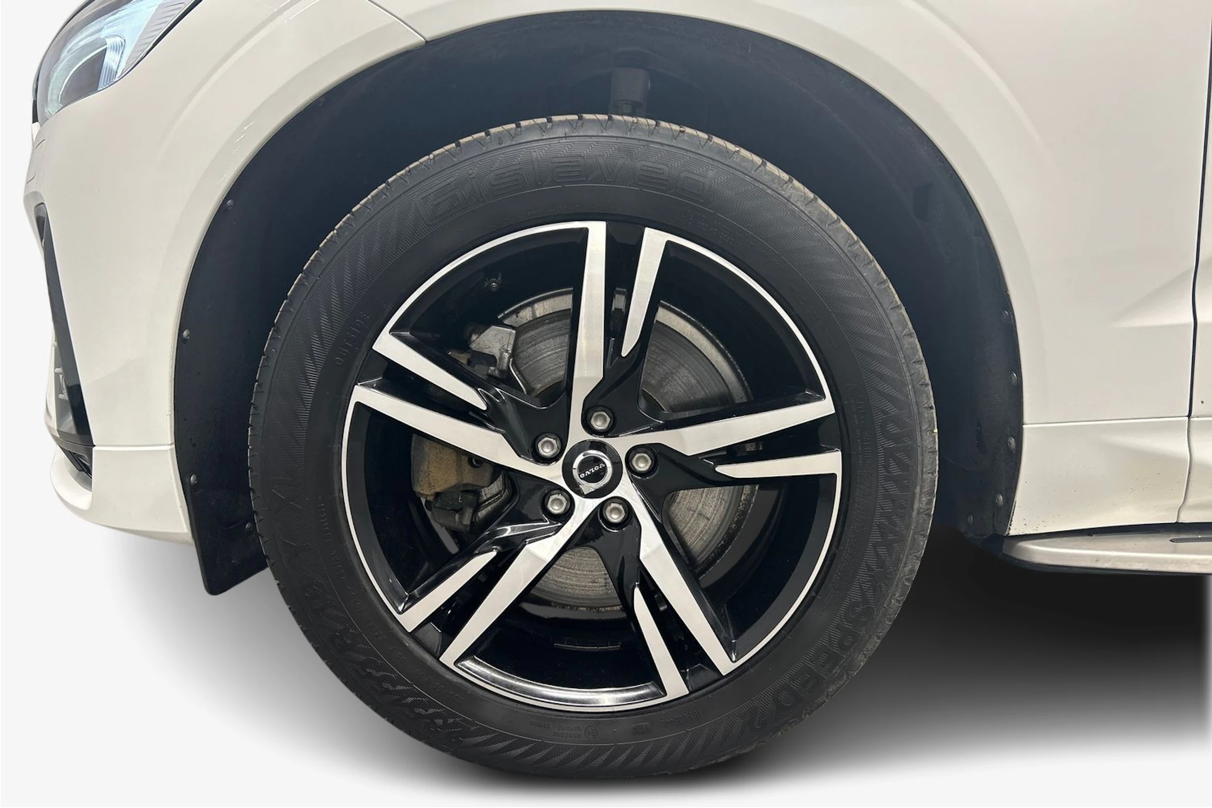 valkoinen Volvo XC60 2022 kuva 9.