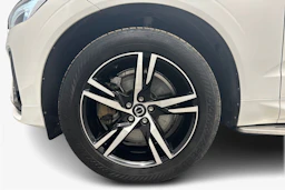 valkoinen Volvo XC60 2022 kuva 9.