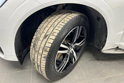 valkoinen Volvo XC60 2022 kuva 10.