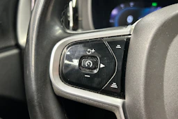 valkoinen Volvo XC60 2022 kuva 16.