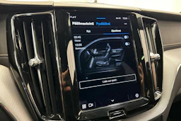 valkoinen Volvo XC60 2022 kuva 20.