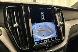 valkoinen Volvo XC60 2022 kuva 22.