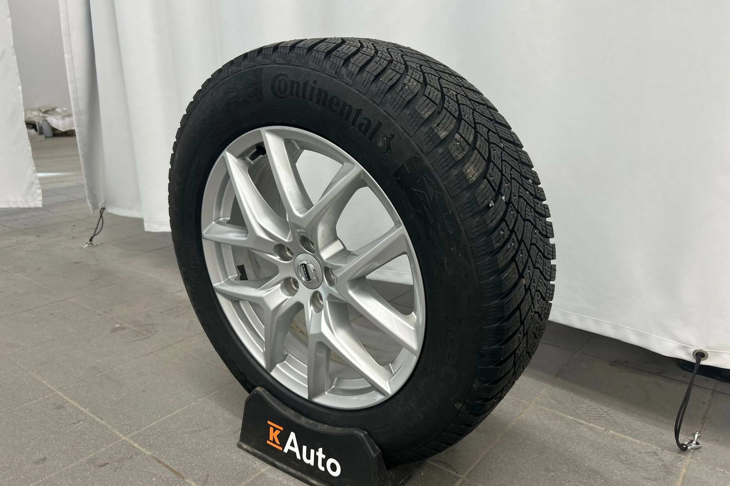 valkoinen Volvo XC60 2022 kuva 25.