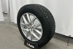 valkoinen Volvo XC60 2022 kuva 25.