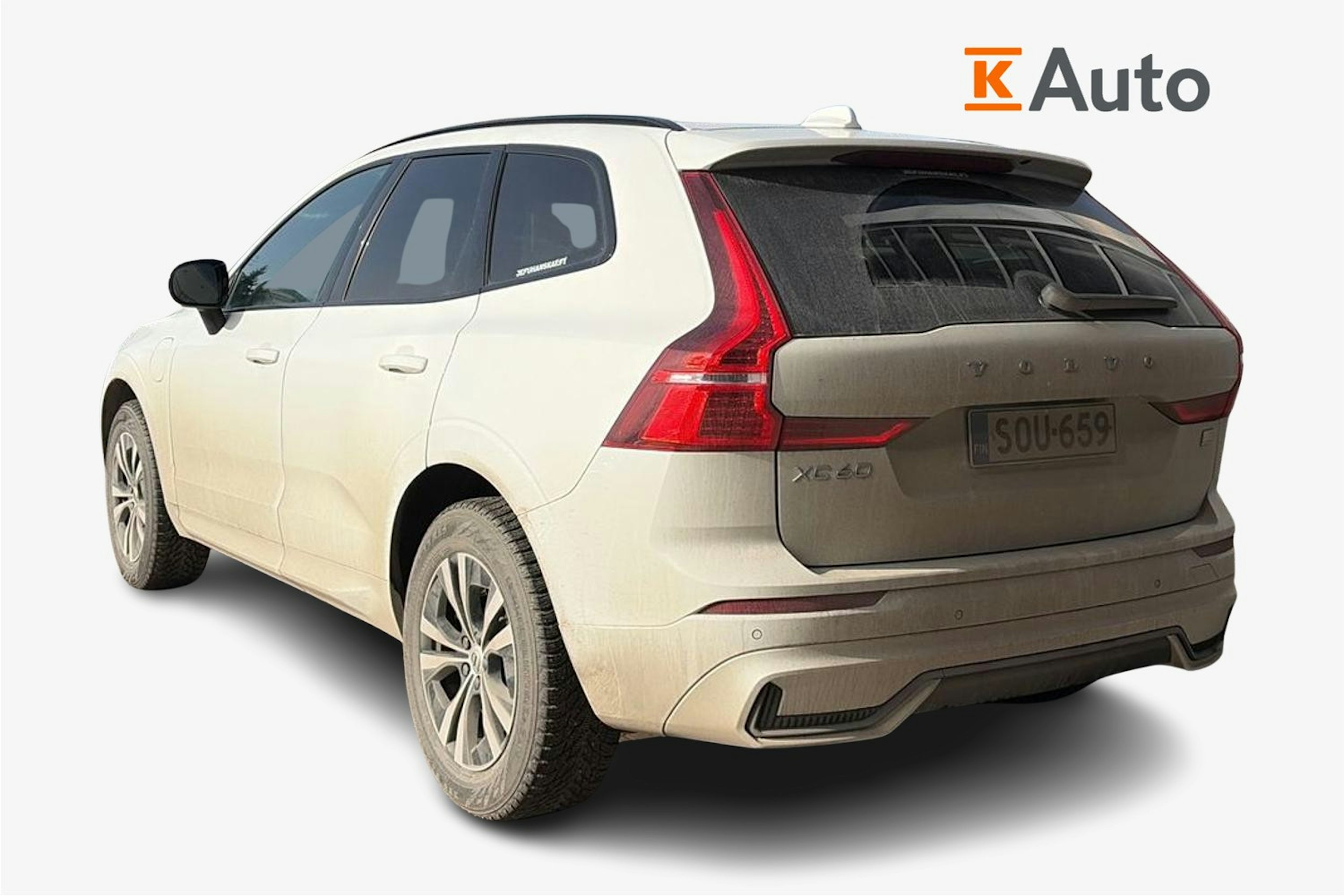 valkoinen Volvo XC60 2022 kuva 2.