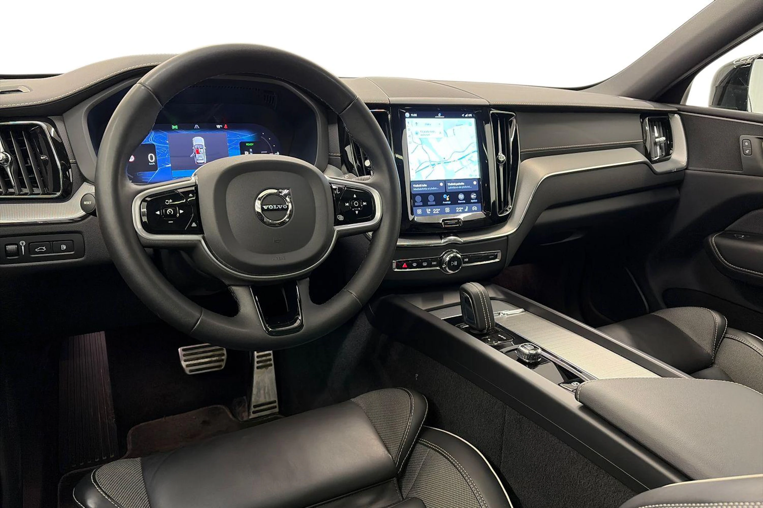 valkoinen Volvo XC60 2022 kuva 6.