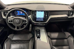 valkoinen Volvo XC60 2022 kuva 7.