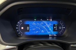 valkoinen Volvo XC60 2022 kuva 15.