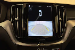 valkoinen Volvo XC60 2022 kuva 19.