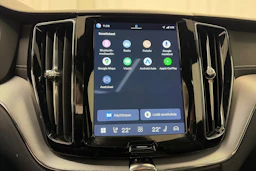 valkoinen Volvo XC60 2022 kuva 20.