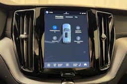 valkoinen Volvo XC60 2022 kuva 21.