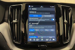 valkoinen Volvo XC60 2022 kuva 22.