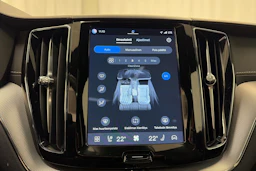 valkoinen Volvo XC60 2022 kuva 23.