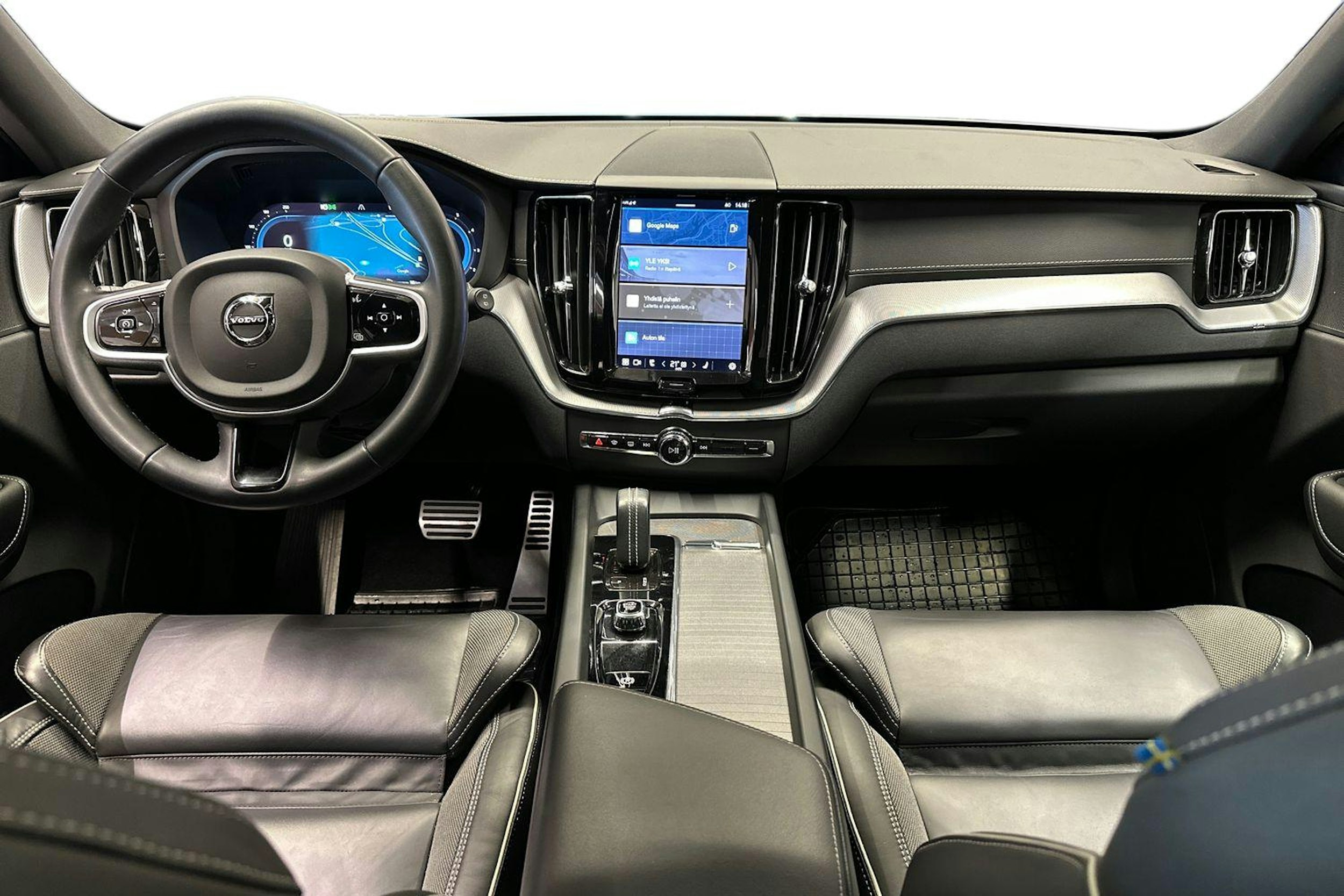 harmaa Volvo XC60 2022 kuva 9.