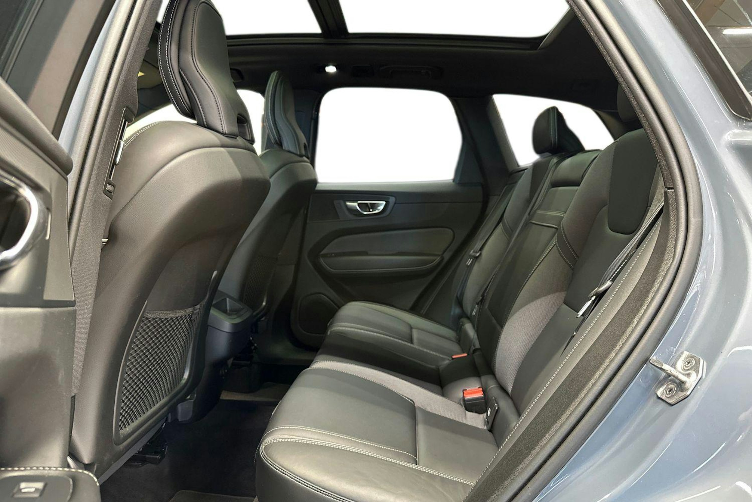 harmaa Volvo XC60 2022 kuva 10.