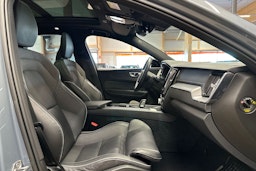 harmaa Volvo XC60 2022 kuva 15.