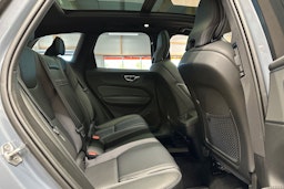 harmaa Volvo XC60 2022 kuva 16.