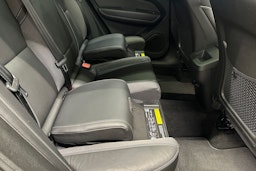 harmaa Volvo XC60 2022 kuva 17.