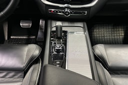 harmaa Volvo XC60 2022 kuva 26.