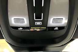 harmaa Volvo XC60 2022 kuva 28.