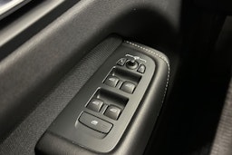 harmaa Volvo XC60 2022 kuva 34.