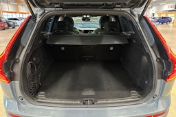 harmaa Volvo XC60 2022 kuva 35.